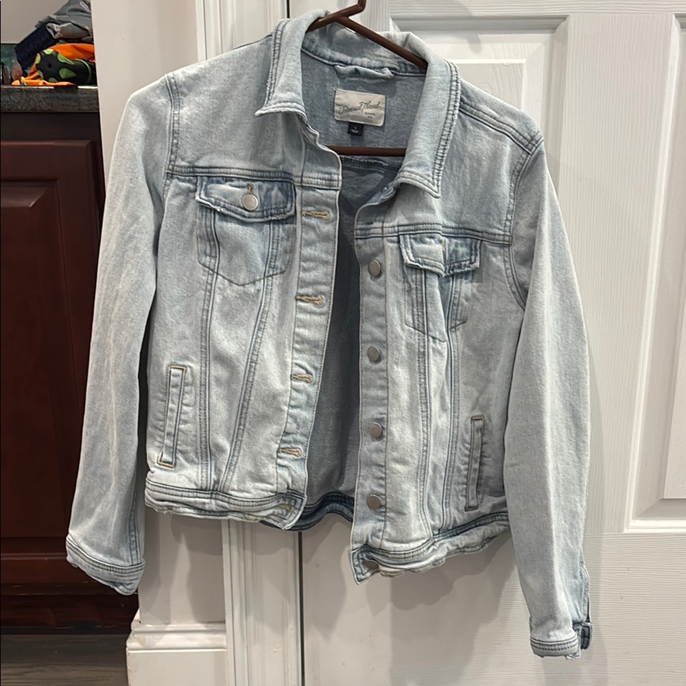 Universal Thread Blue Jean Jacket Classic Light Wash